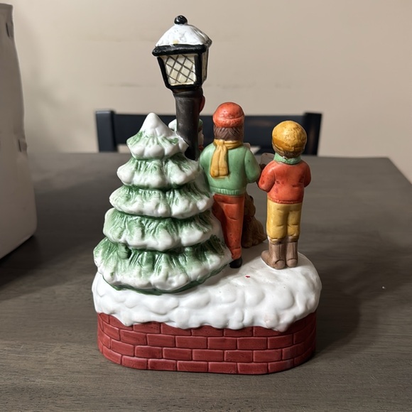 Vintage House of Lloyd Christmas Carolers Musical - Picture 2 of 3